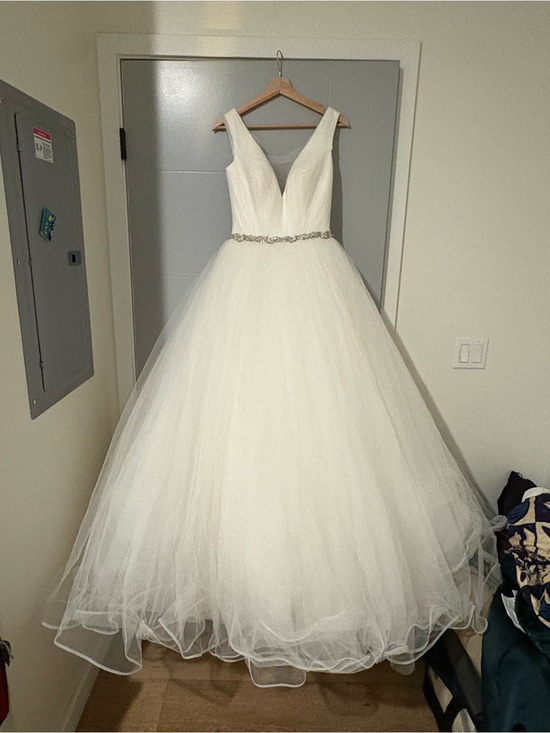 Other Dresses & Skirts - Elegant White Bridal Ball Gown Wedding Dress with Beaded Waist